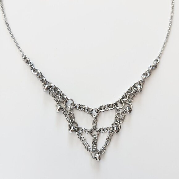 Gothic V-shaped silver chain mail necklace ✦ Medieval princess necklace ✦ - Picture 4 of 8